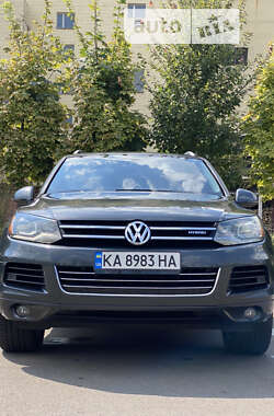 Внедорожник / Кроссовер Volkswagen Touareg 2011 в Киеве