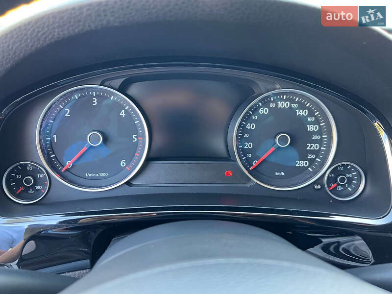 Позашляховик / Кросовер Volkswagen Touareg 2015 в Новояворівську