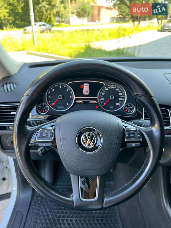 Позашляховик / Кросовер Volkswagen Touareg 2015 в Новояворівську