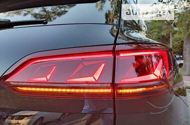 Внедорожник / Кроссовер Volkswagen Touareg 2018 в 