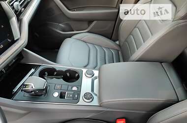 Внедорожник / Кроссовер Volkswagen Touareg 2018 в 