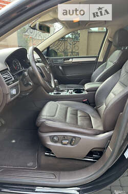 Внедорожник / Кроссовер Volkswagen Touareg 2013 в 
