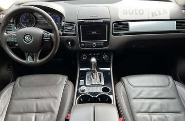 Внедорожник / Кроссовер Volkswagen Touareg 2013 в 