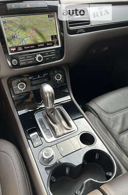 Внедорожник / Кроссовер Volkswagen Touareg 2013 в 