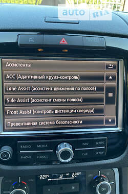 Внедорожник / Кроссовер Volkswagen Touareg 2012 в Черновцах