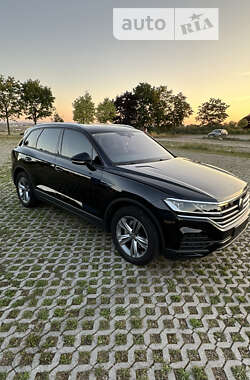 Позашляховик / Кросовер Volkswagen Touareg 2021 в Києві