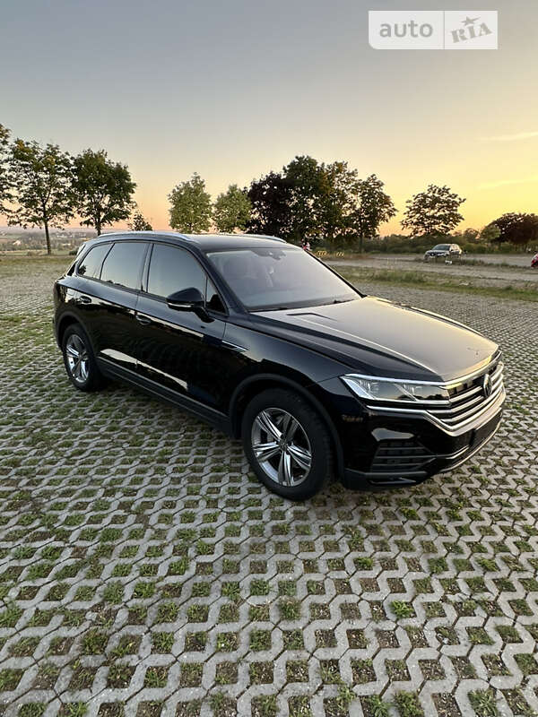 Внедорожник / Кроссовер Volkswagen Touareg 2021 в Киеве