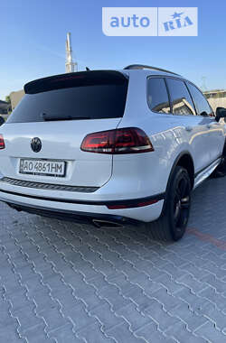 Позашляховик / Кросовер Volkswagen Touareg 2017 в Мукачевому