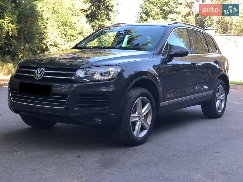Внедорожник / Кроссовер Volkswagen Touareg 2012 в Киеве
