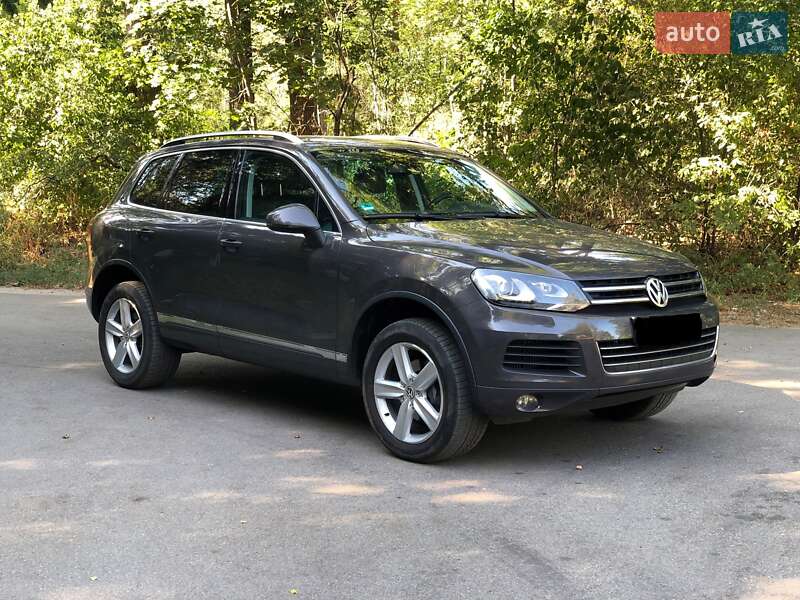 Внедорожник / Кроссовер Volkswagen Touareg 2012 в Киеве