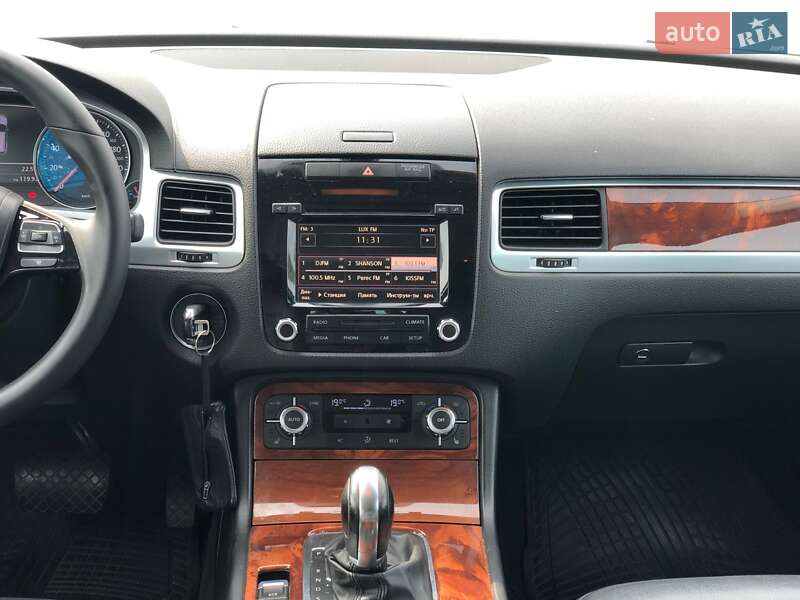 Внедорожник / Кроссовер Volkswagen Touareg 2011 в Броварах