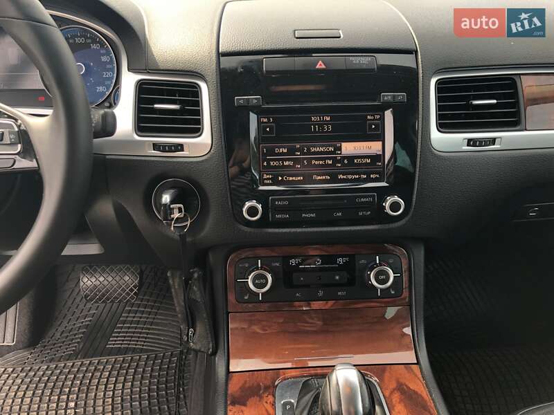 Внедорожник / Кроссовер Volkswagen Touareg 2011 в Броварах