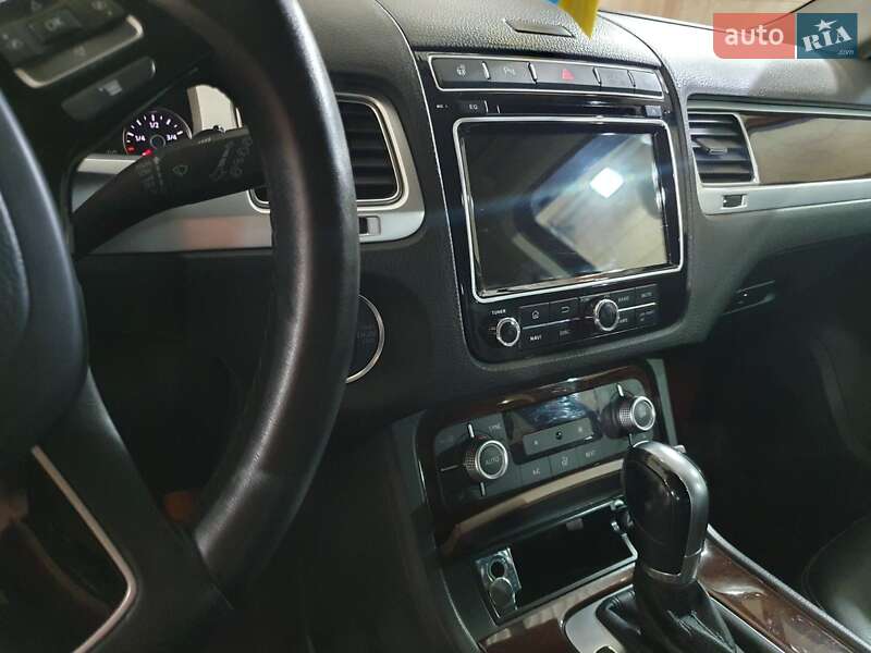 Позашляховик / Кросовер Volkswagen Touareg 2014 в Краматорську