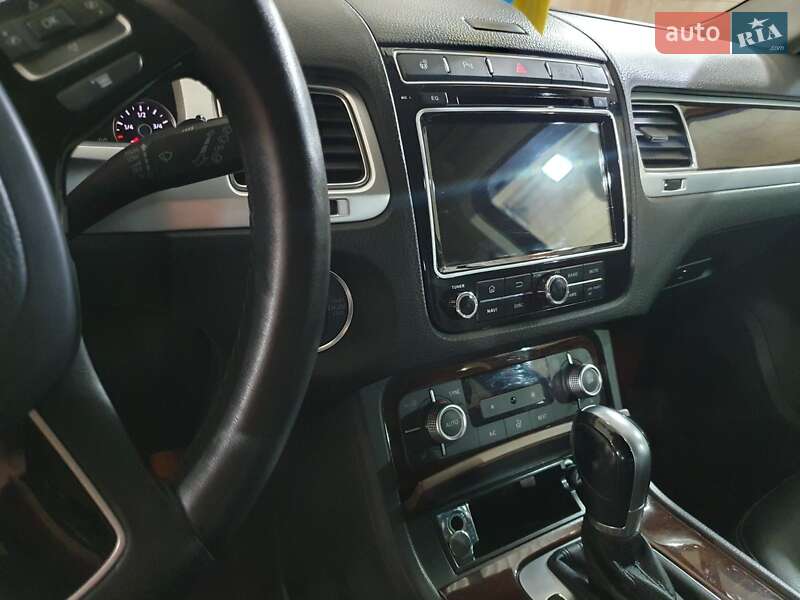 Внедорожник / Кроссовер Volkswagen Touareg 2014 в Краматорске