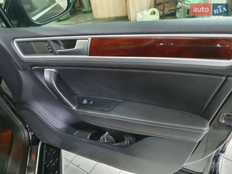 Позашляховик / Кросовер Volkswagen Touareg 2014 в Краматорську
