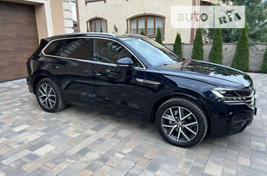 Внедорожник / Кроссовер Volkswagen Touareg 2018 в 