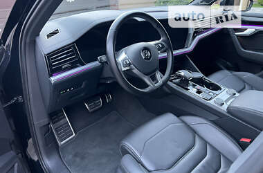 Внедорожник / Кроссовер Volkswagen Touareg 2018 в 