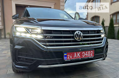Внедорожник / Кроссовер Volkswagen Touareg 2018 в 