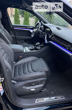 Внедорожник / Кроссовер Volkswagen Touareg 2018 в 