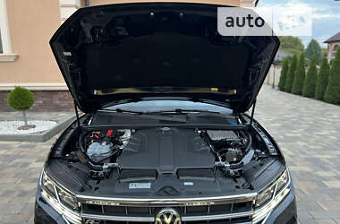 Внедорожник / Кроссовер Volkswagen Touareg 2018 в 