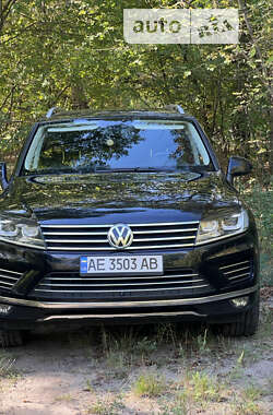 Внедорожник / Кроссовер Volkswagen Touareg 2015 в Днепре