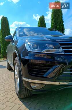 Внедорожник / Кроссовер Volkswagen Touareg 2014 в 