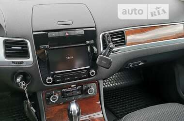 Внедорожник / Кроссовер Volkswagen Touareg 2013 в 