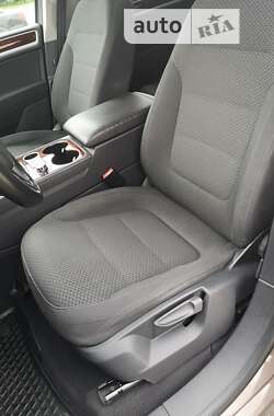 Внедорожник / Кроссовер Volkswagen Touareg 2013 в 