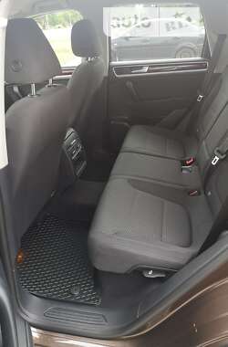 Внедорожник / Кроссовер Volkswagen Touareg 2013 в 