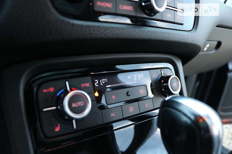 Позашляховик / Кросовер Volkswagen Touareg 2012 в Трускавці