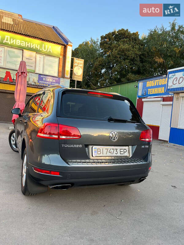 Внедорожник / Кроссовер Volkswagen Touareg 2012 в Полтаве