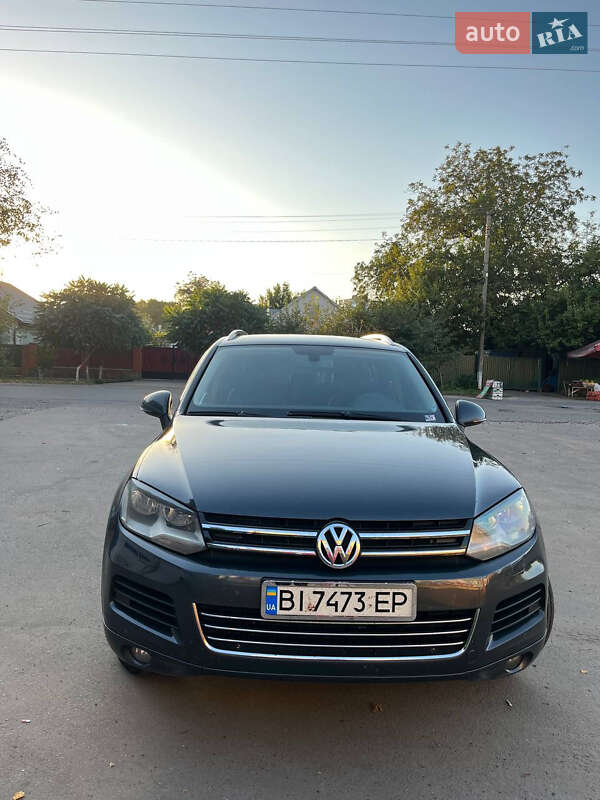 Внедорожник / Кроссовер Volkswagen Touareg 2012 в Полтаве