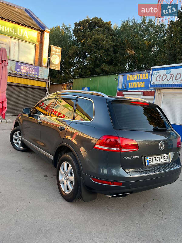 Внедорожник / Кроссовер Volkswagen Touareg 2012 в Полтаве