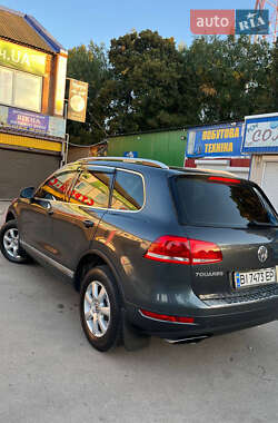 Внедорожник / Кроссовер Volkswagen Touareg 2012 в Полтаве