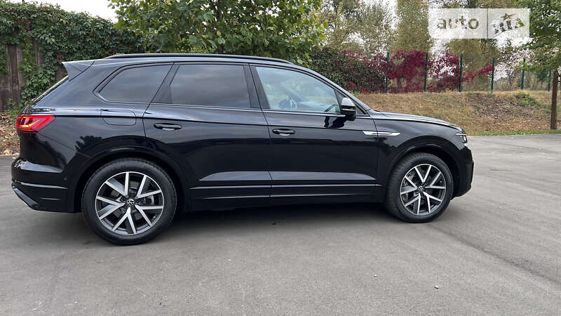 Позашляховик / Кросовер Volkswagen Touareg 2020 в Києві