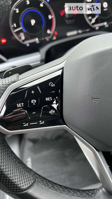 Позашляховик / Кросовер Volkswagen Touareg 2020 в Києві