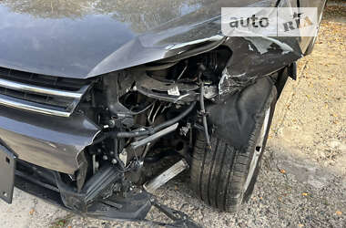 Позашляховик / Кросовер Volkswagen Touareg 2011 в 