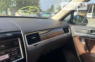 Позашляховик / Кросовер Volkswagen Touareg 2011 в 