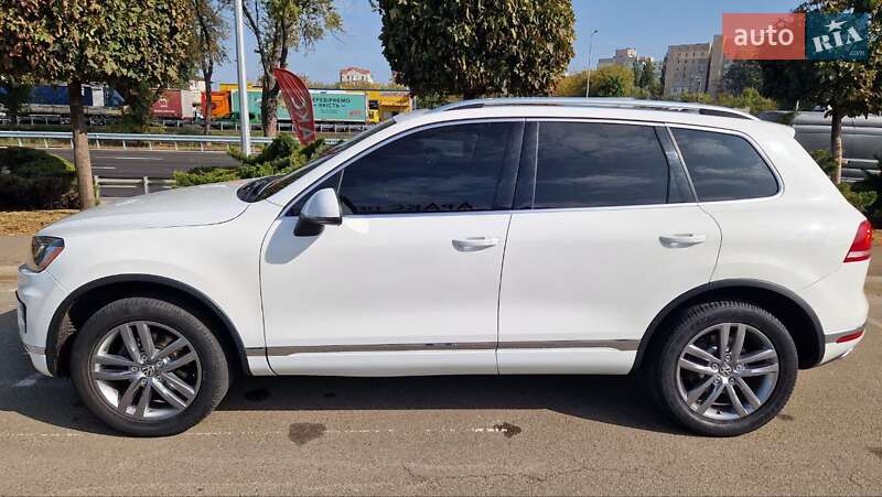 Внедорожник / Кроссовер Volkswagen Touareg 2014 в Киеве
