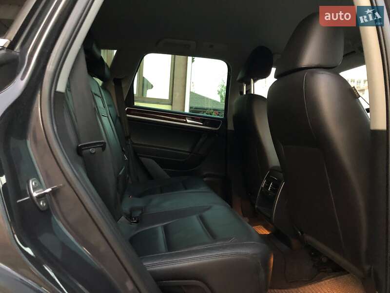 Внедорожник / Кроссовер Volkswagen Touareg 2012 в Броварах