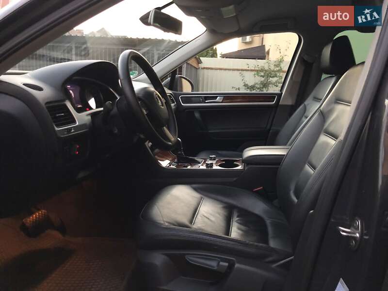 Внедорожник / Кроссовер Volkswagen Touareg 2012 в Броварах