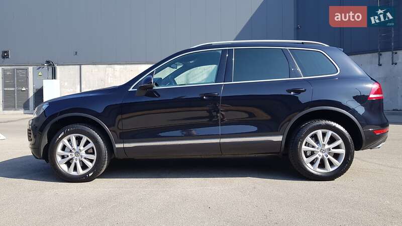 Позашляховик / Кросовер Volkswagen Touareg 2013 в Києві