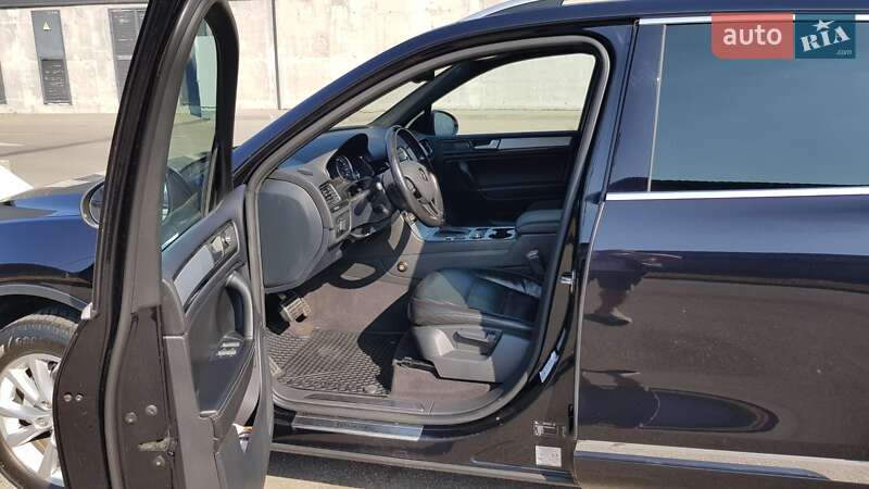 Позашляховик / Кросовер Volkswagen Touareg 2013 в Києві