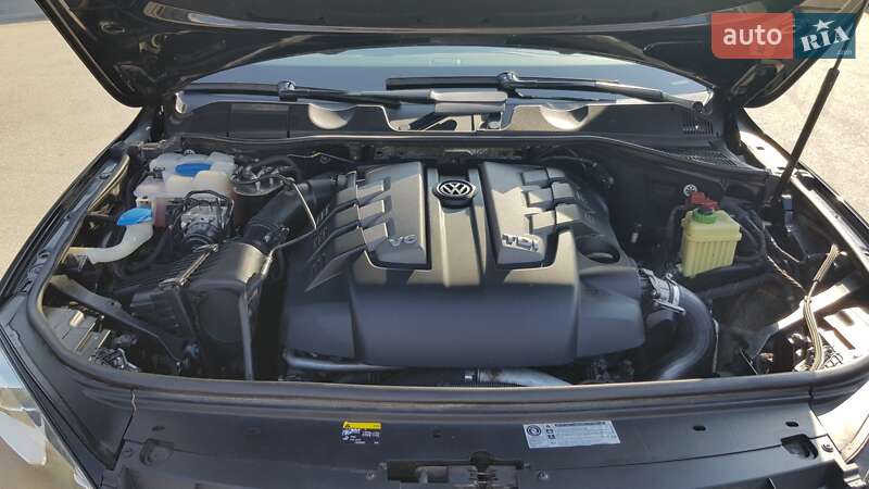 Позашляховик / Кросовер Volkswagen Touareg 2013 в Києві