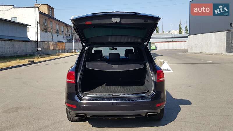 Позашляховик / Кросовер Volkswagen Touareg 2013 в Києві