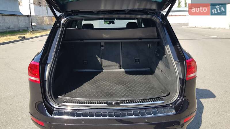 Позашляховик / Кросовер Volkswagen Touareg 2013 в Києві