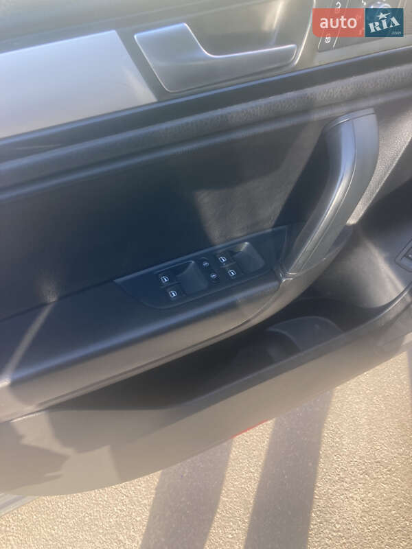 Внедорожник / Кроссовер Volkswagen Touareg 2010 в Полтаве