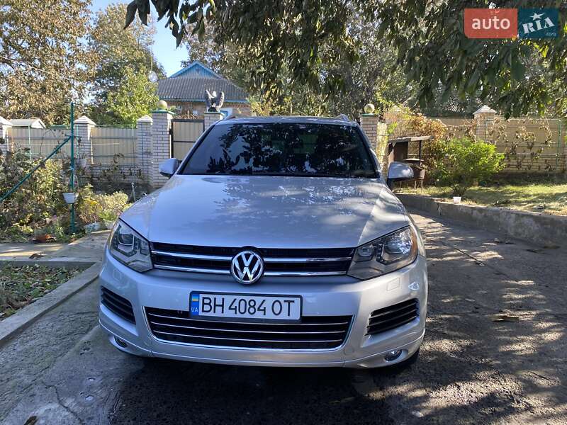 Внедорожник / Кроссовер Volkswagen Touareg 2010 в Ладыжине