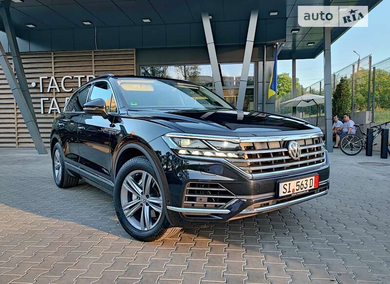 Внедорожник / Кроссовер Volkswagen Touareg 2018 в 