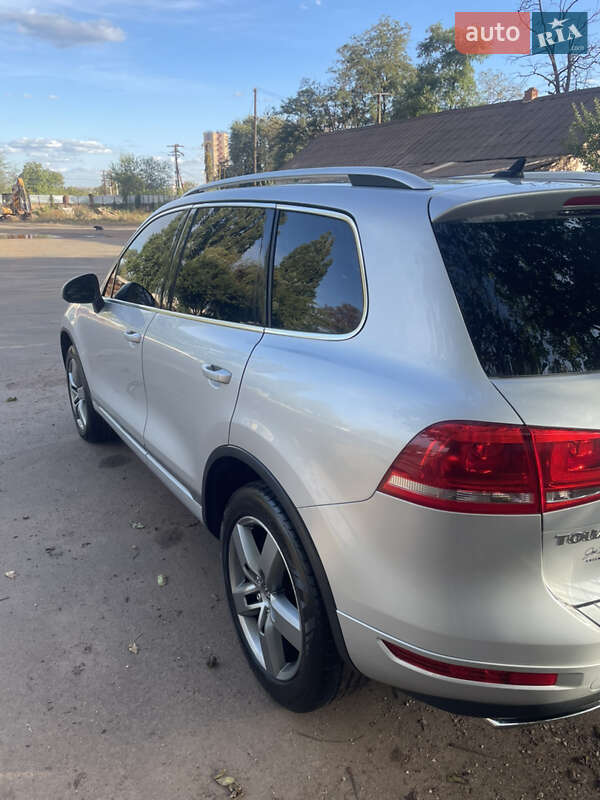 Внедорожник / Кроссовер Volkswagen Touareg 2011 в Кривом Роге